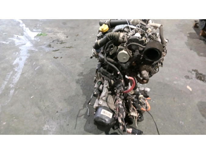 MOTOR CON ACCESORIOS SIN CAJA DE CAMBIOS DACIA SANDERO 2015