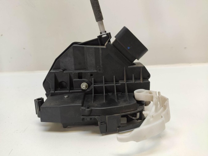 CERRADURA PUERTA DELANTERA DERECHA FORD FOCUS 2015
