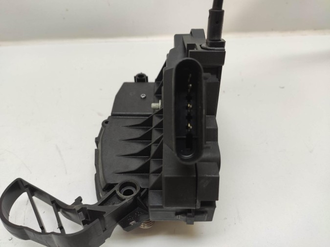 CERRADURA PUERTA TRASERA DERECHA FORD FOCUS 2015