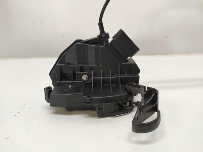 CERRADURA PUERTA TRASERA DERECHA FORD FOCUS 2015