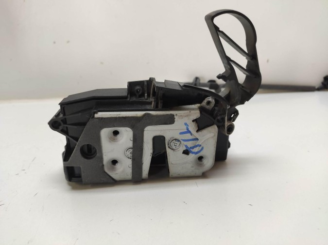 CERRADURA PUERTA TRASERA DERECHA FORD FOCUS 2015