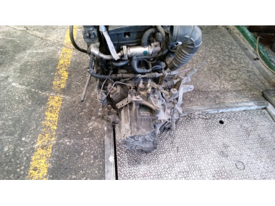 MOTOR CON ACCESORIOS Y CAJA DE CAMBIOS KIA CARNIVAL 2004