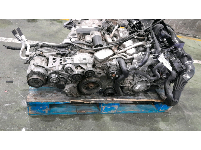 MOTOR CON ACCESORIOS Y CAJA DE CAMBIOS MERCEDES A 180 CDI