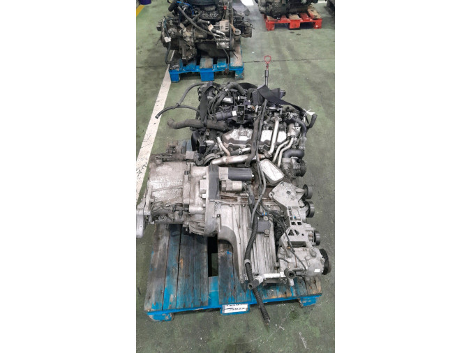 MOTOR CON ACCESORIOS Y CAJA DE CAMBIOS MERCEDES A 180 CDI