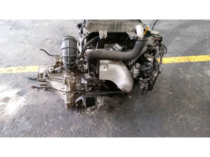 MOTOR CON ACCESORIOS SIN CAJA DE CAMBIOS KIA CARNIVAL 2003