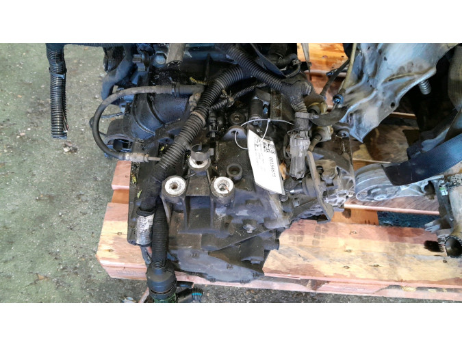 MOTOR CON ACCESORIOS Y CAJA DE CAMBIOS OPEL ZAFIRA 2002