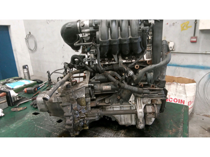 MOTOR CON ACCESORIOS Y CAJA DE CAMBIOS PEUGEOT 206 2004
