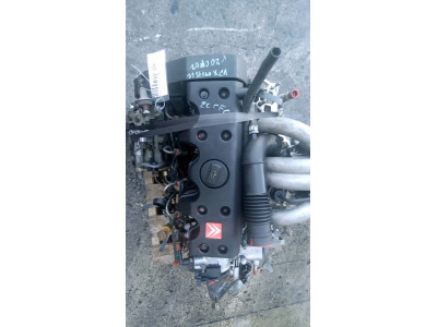 MOTOR CON ACCESORIOS Y CAJA DE CAMBIOS CITROEN SAXO 2002