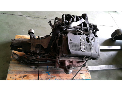 MOTOR CON ACCESORIOS Y CAJA DE CAMBIOS AUDI A4 2000