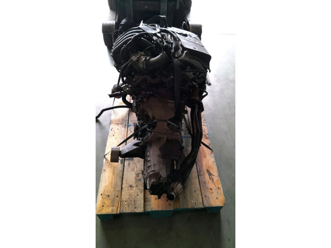MOTOR CON ACCESORIOS Y CAJA DE CAMBIOS AUDI A4 2000