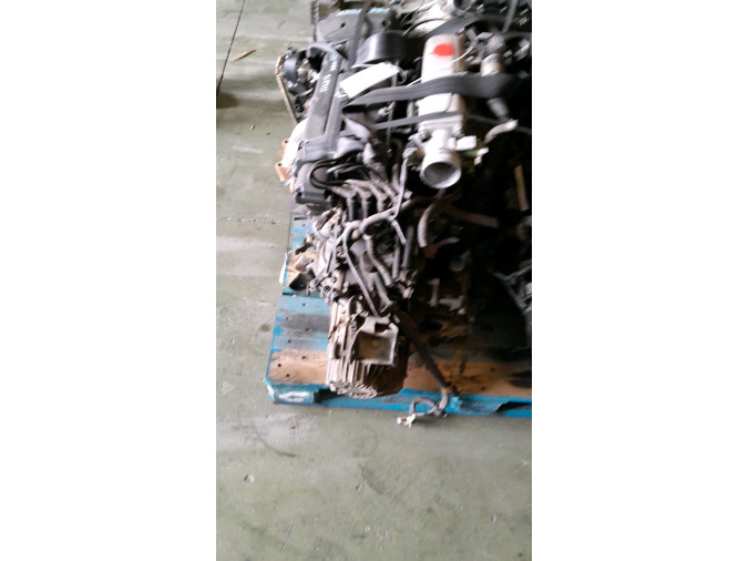 MOTOR CON ACCESORIOS Y CAJA DE CAMBIOS HYUNDAI COUPÉ 1998