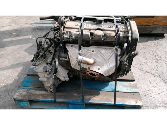 MOTOR CON ACCESORIOS Y CAJA DE CAMBIOS VOLVO 8754161121 1997