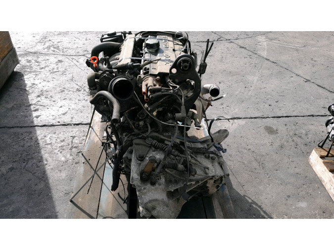 MOTOR CON ACCESORIOS Y CAJA DE CAMBIOS VOLVO 8754161121 1997