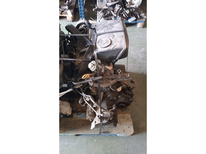 MOTOR CON ACCESORIOS Y CAJA DE CAMBIOS VOLKSWAGEN POLO 2000