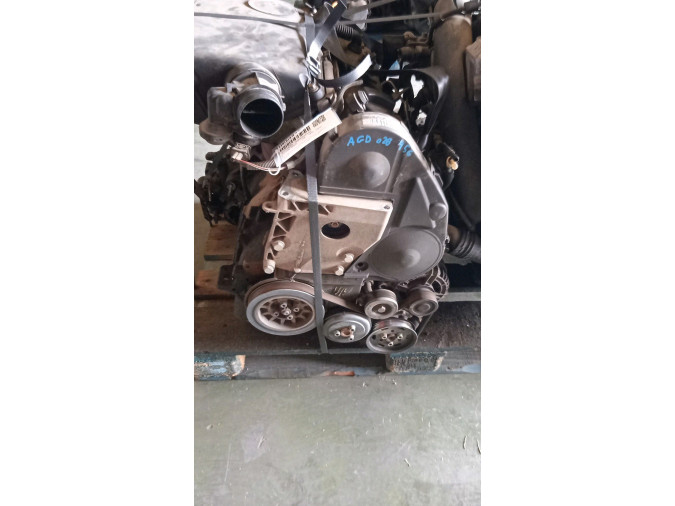 MOTOR CON ACCESORIOS Y CAJA DE CAMBIOS VOLKSWAGEN POLO 2000