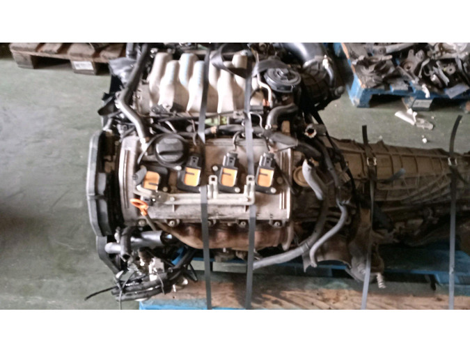 MOTOR CON ACCESORIOS Y CAJA DE CAMBIOS AUDI A8 2000