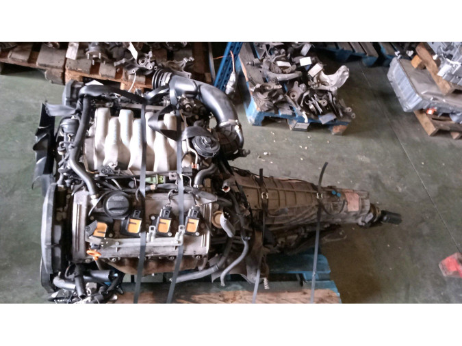 MOTOR CON ACCESORIOS Y CAJA DE CAMBIOS AUDI A8 2000