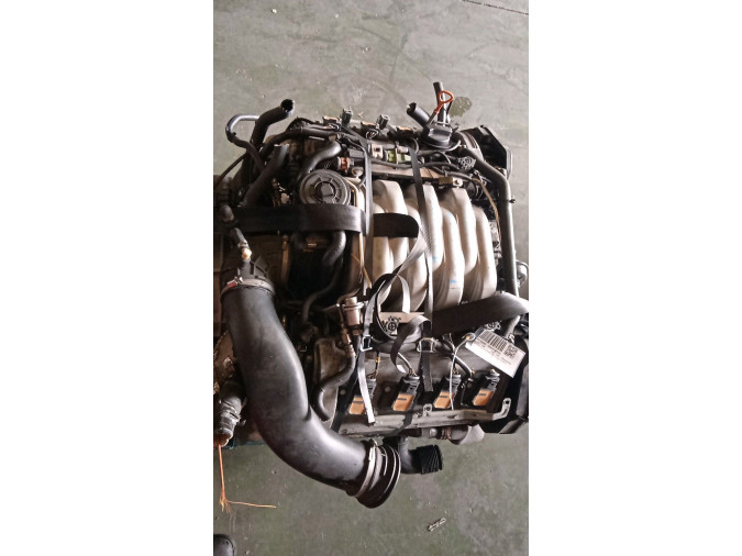 MOTOR CON ACCESORIOS Y CAJA DE CAMBIOS AUDI A8 2000