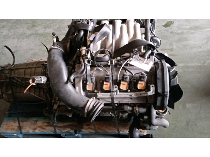 MOTOR CON ACCESORIOS Y CAJA DE CAMBIOS AUDI A8 2000