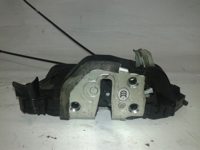 CERRADURA PUERTA DELANTERA DERECHA TOYOTA PRIUS 2009