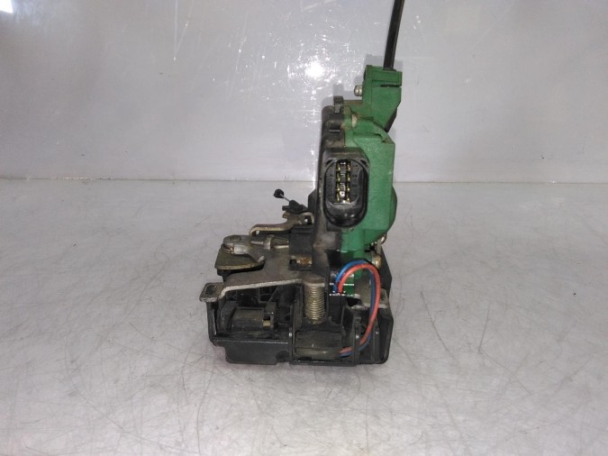 CERRADURA PUERTA DELANTERA DERECHA VOLKSWAGEN GOLF 1999