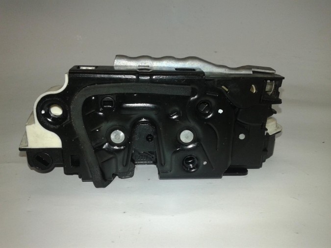 CERRADURA PUERTA DELANTERA DERECHA SKODA SUPERB 2010