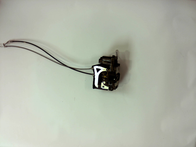 CERRADURA PUERTA DELANTERA DERECHA SSANGYONG RODIUS 2009