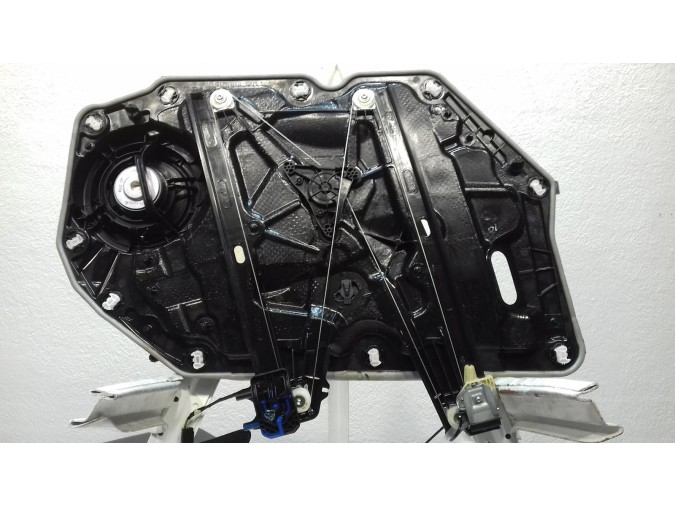 ELEVALUNAS DELANTERO DERECHO FORD FOCUS 2019