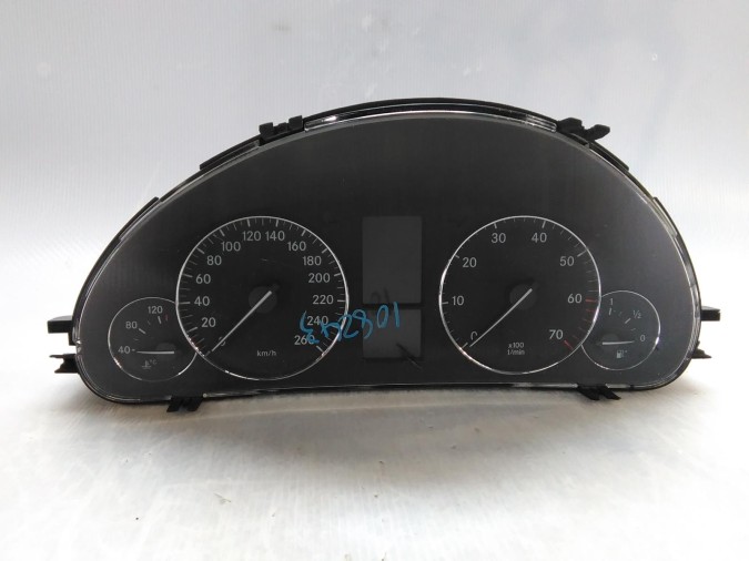 CUADRO INSTRUMENTOS MERCEDES C CLASS 2004