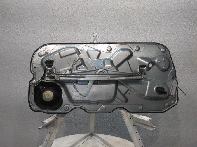 ELEVALUNAS DELANTERO IZQUIERDO FORD FOCUS 2005