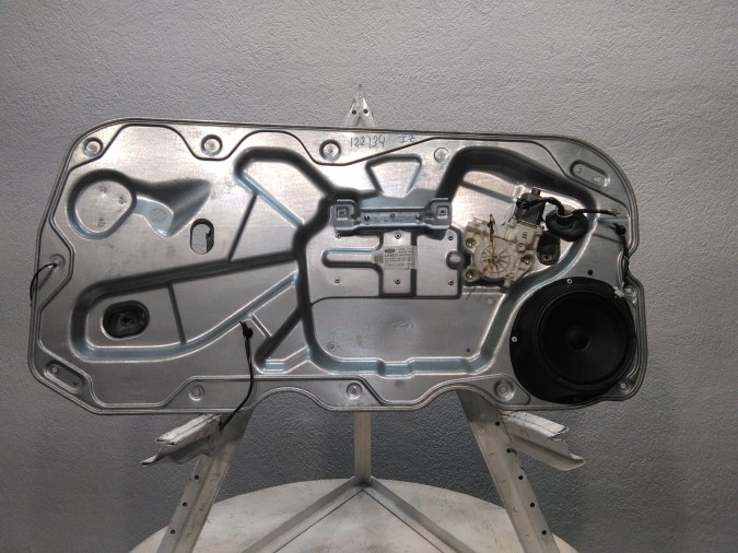 ELEVALUNAS DELANTERO IZQUIERDO FORD FOCUS 2005