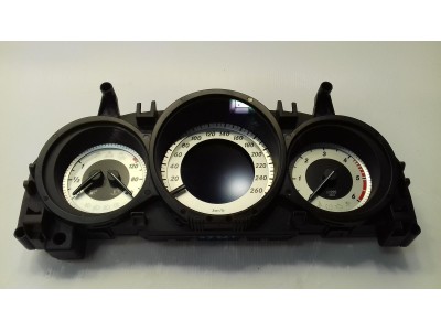 CUADRO INSTRUMENTOS MERCEDES C CLASS 2012
