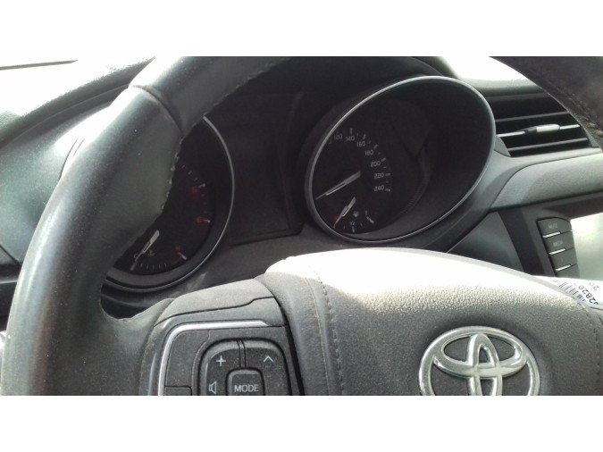 CUADRO INSTRUMENTOS TOYOTA AVENSIS 2015