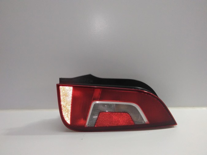 PILOTO TRASERO DERECHO VOLKSWAGEN UP 2014