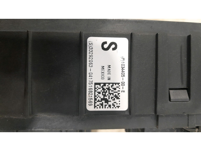 CAJA FUSIBLES TESLA MODEL Y 2023