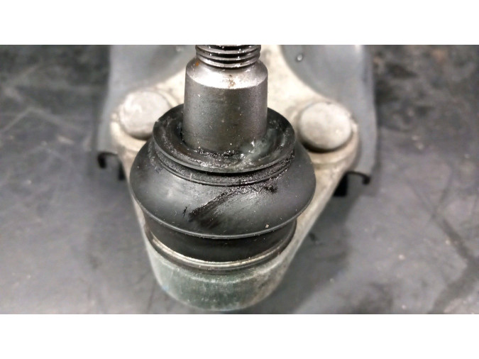BRAZO SUSPENSION INFERIOR DELANTERO IZQUIERDO TOYOTA AURIS 2016