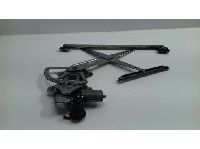 ELEVALUNAS DELANTERO DERECHO TOYOTA PRIUS 2011