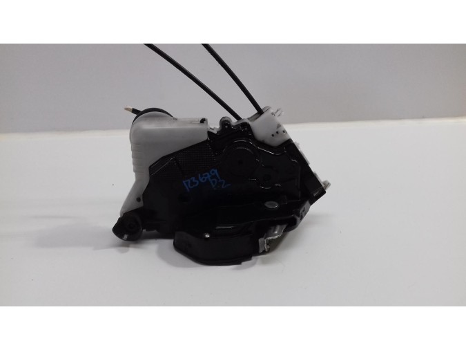 CERRADURA PUERTA DELANTERA DERECHA TOYOTA PRIUS 2011