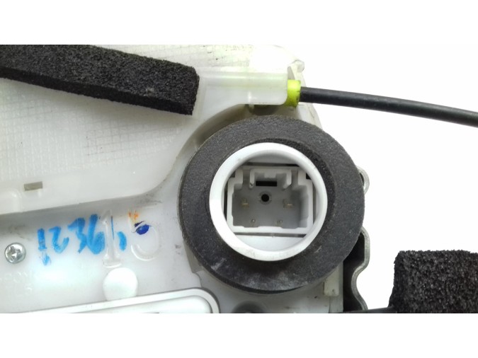 CERRADURA PUERTA TRASERA IZQUIERDA TOYOTA PRIUS 2011