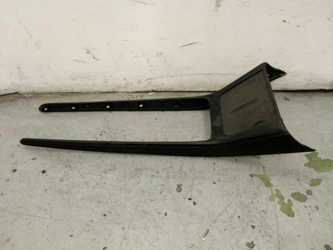 GUARNECIDO CONSOLA CENTRAL TESLA MODEL Y 2023