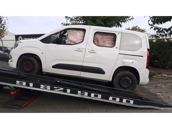 PILOTO TRASERO CENTRAL OPEL COMBO 2022