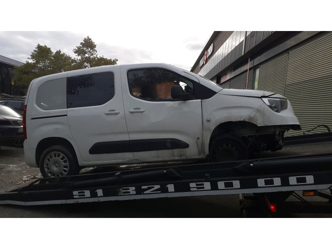 PILOTO TRASERO CENTRAL OPEL COMBO 2022