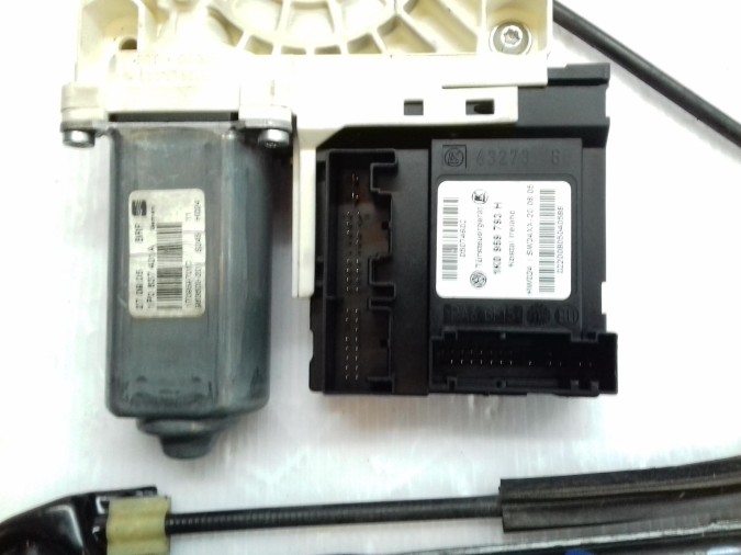 ELEVALUNAS DELANTERO IZQUIERDO SEAT LEON 2005