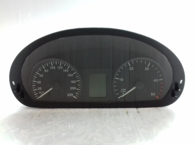CUADRO INSTRUMENTOS MERCEDES VITO 2010
