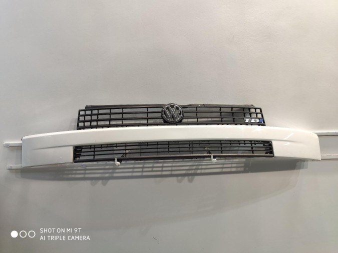 REJILLA DELANTERA VOLKSWAGEN TRANSPORTER 2000