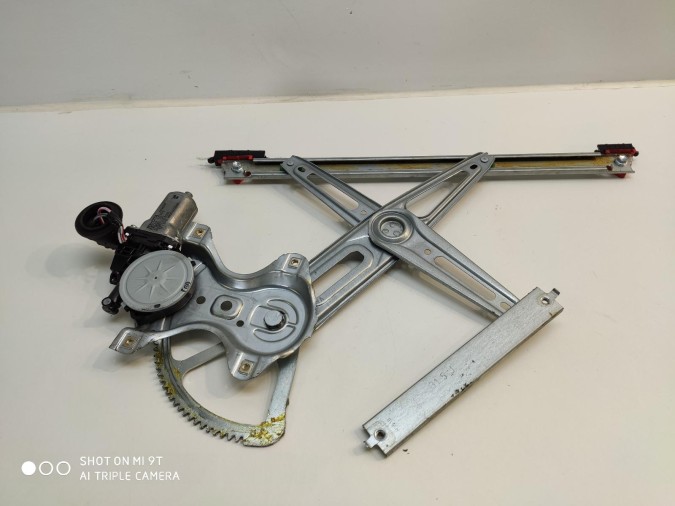 ELEVALUNAS DELANTERO DERECHO TOYOTA YARIS 2018