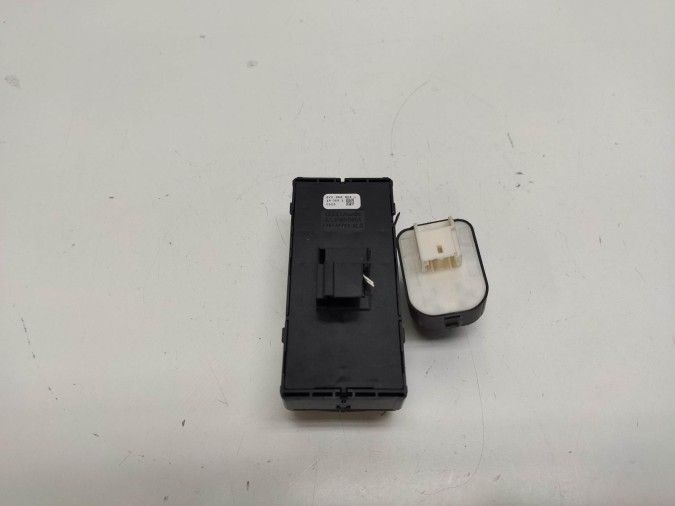 MANDO ELEVALUNAS DELANTERO IZQUIERDO AUDI A3 2019