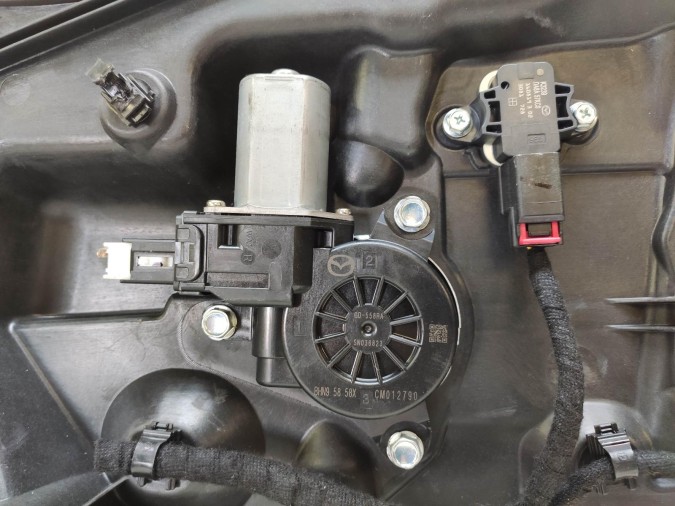 ELEVALUNAS DELANTERO DERECHO MAZDA CX-3 2016