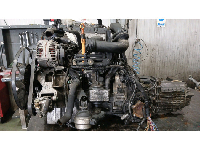 Motor AUDI A4 2003