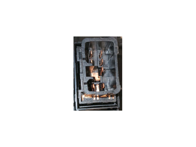 INTERRUPTOR ELEVALUNAS TRASERO HYUNDAI IX35 2010